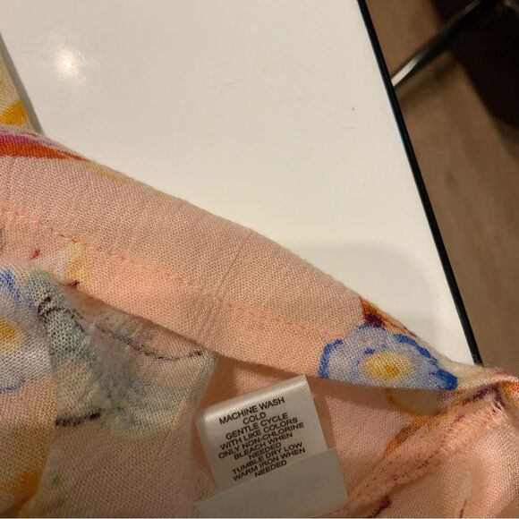 Haute Hippie Sz XXS Feminine flowy blouse. Ruffles front and back 100% viscoses. - Picture 5 of 6